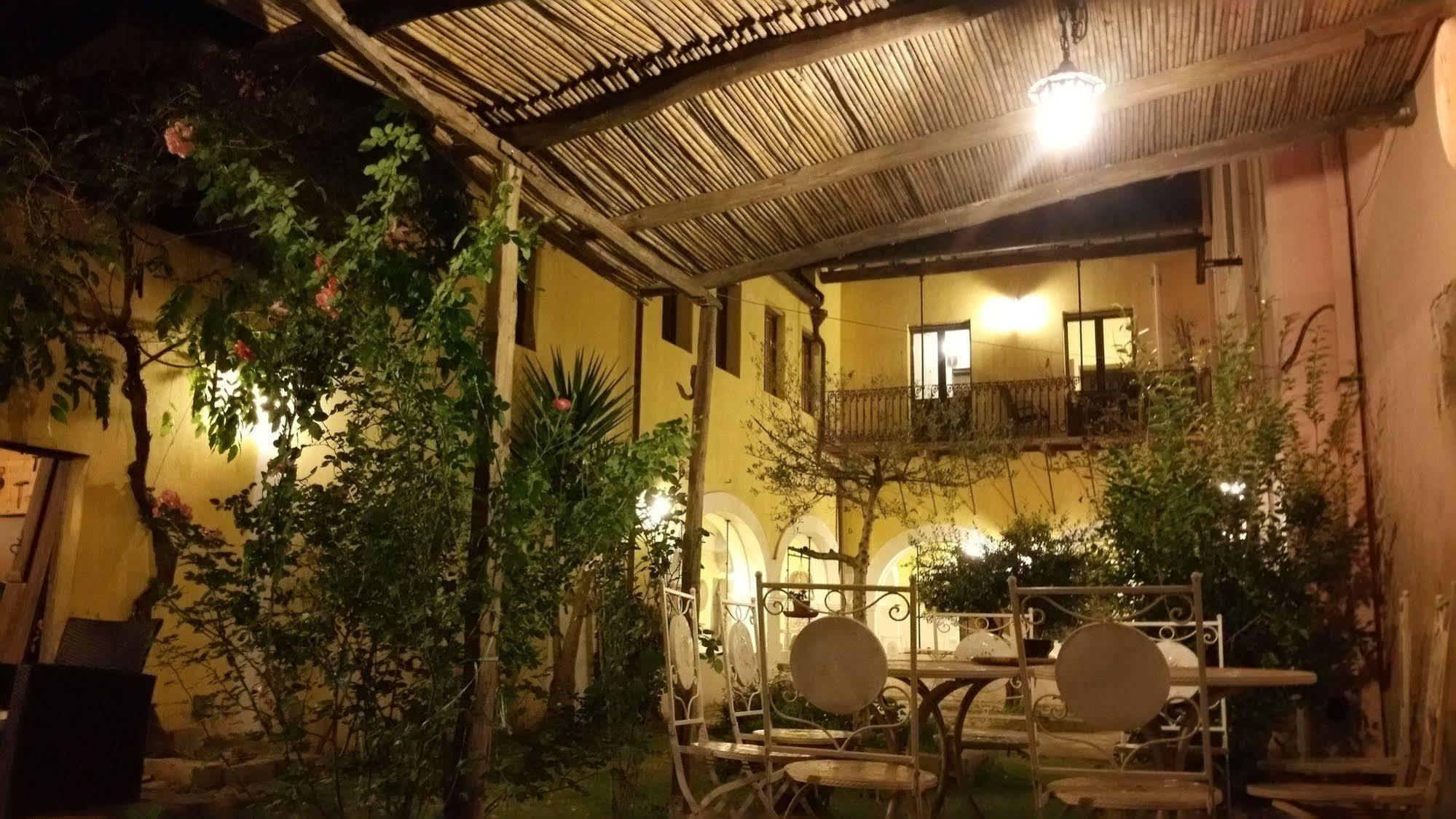 Casa Camboni-Dimora Storica Bed & Breakfast Сан Вито Екстериор снимка
