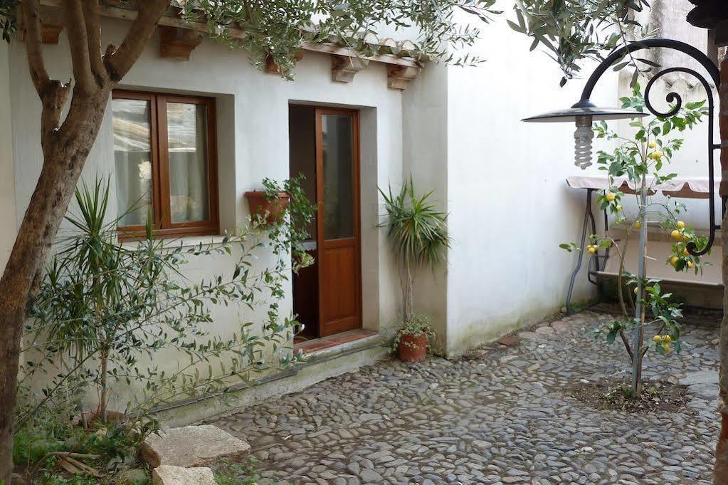 Casa Camboni-Dimora Storica Bed & Breakfast Сан Вито Екстериор снимка